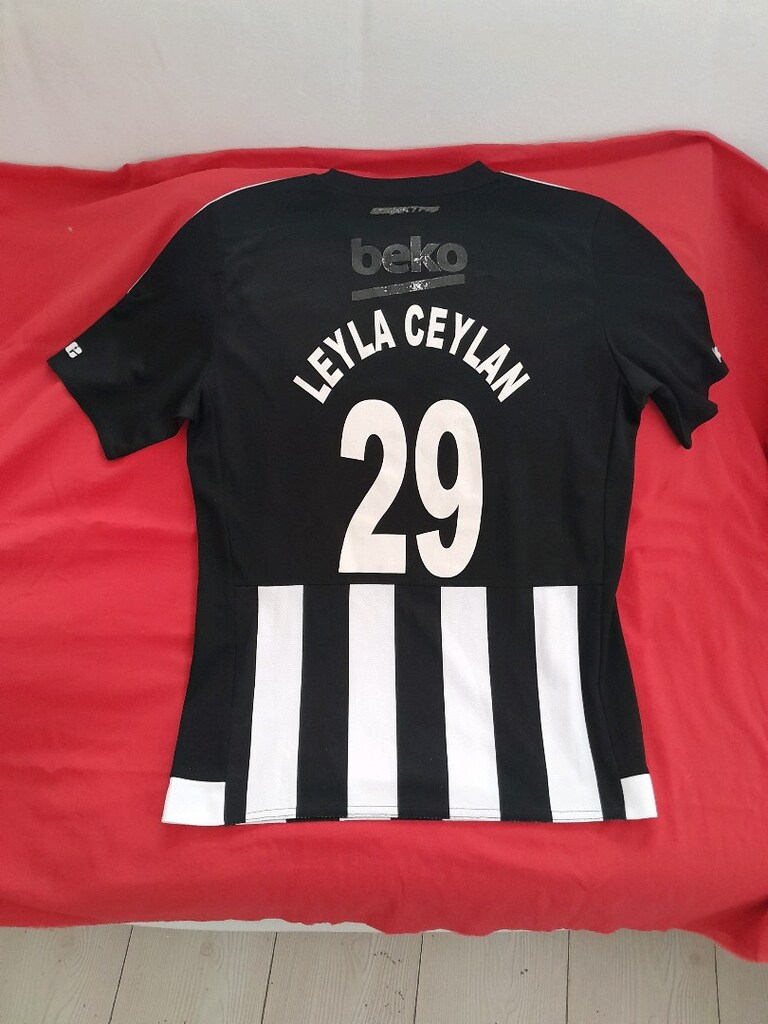 Son fiyat! Barkodlu, 14-16 yas-S,BJK-Besiktas forma,kaskol satilik.. - 13
