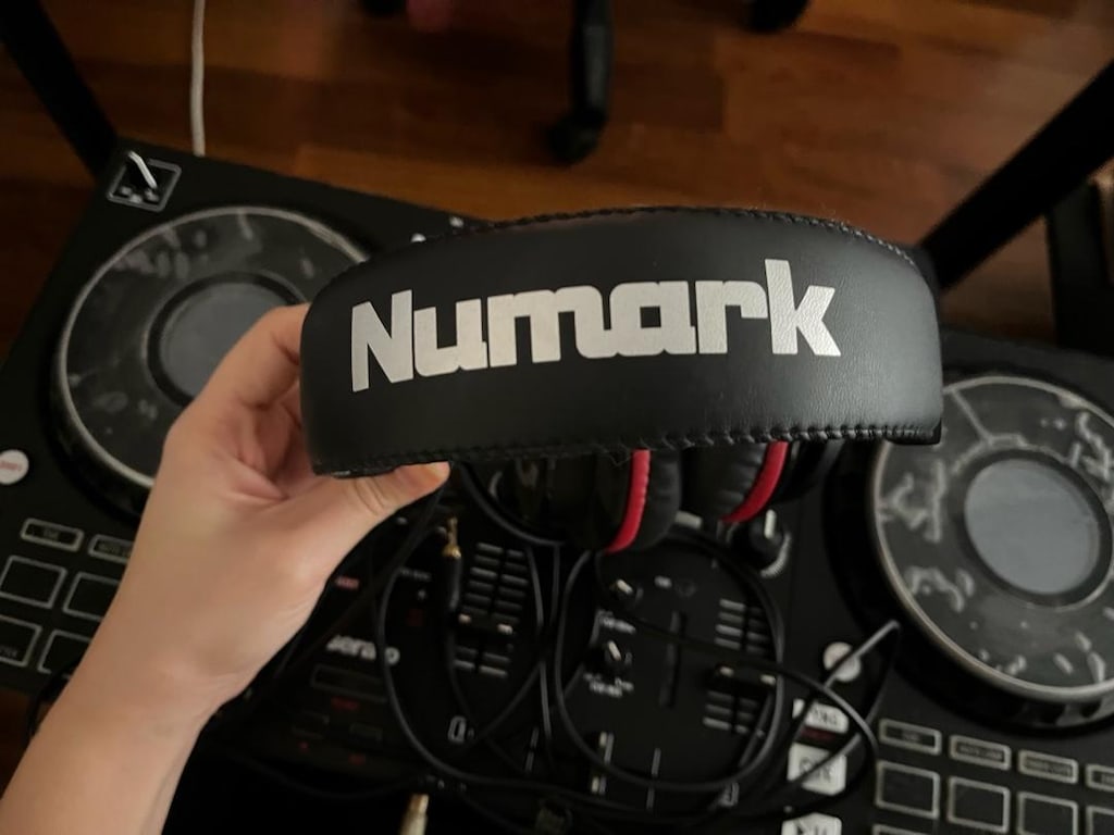Numark MixTrack Platinium FX DJ Setup / All-in-One - 3