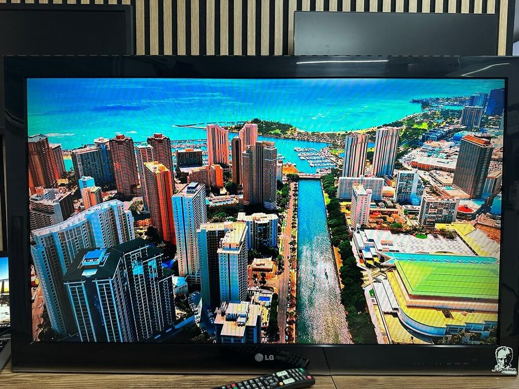 LG 42” LCD TV 42LK450 - 5
