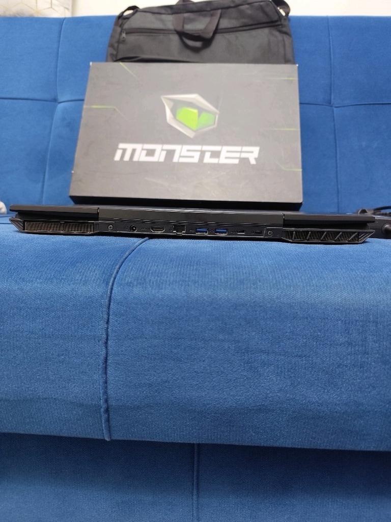 İ5 8.NESİL 4 GB EKRAN KARTLI + 8 GB RAM + SSD MONSTER ABRA OYUN LAPTOP - 11