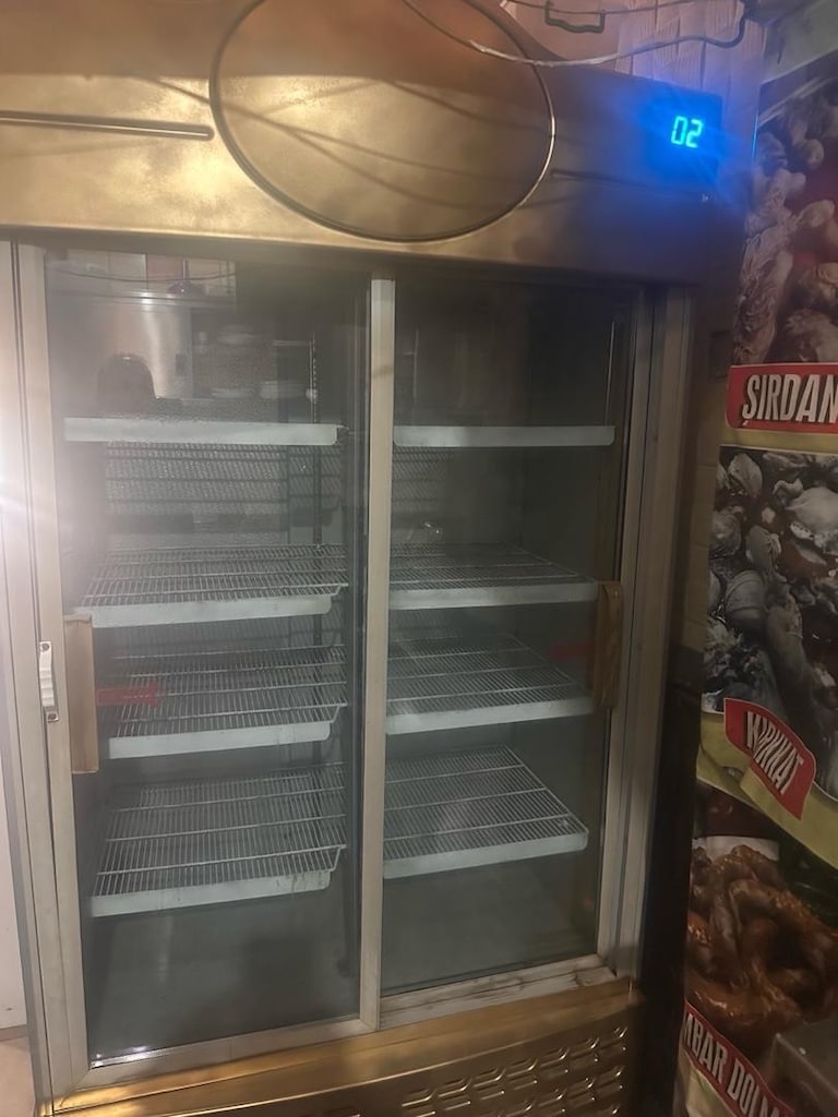 çift kapılı kola dolabı - 2