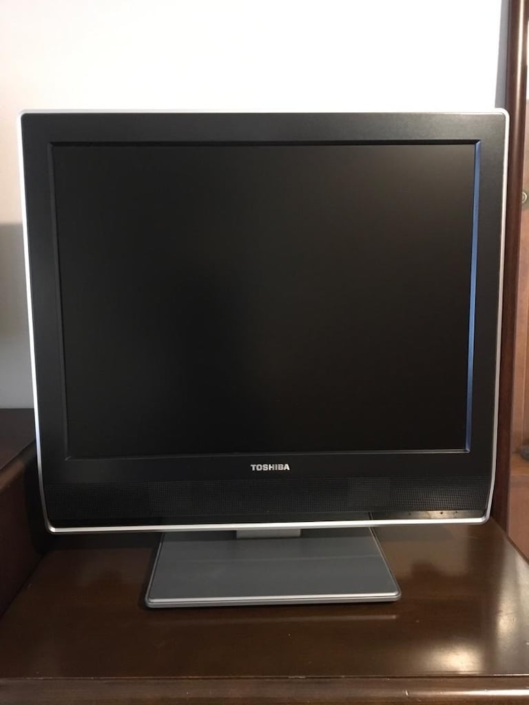 TOSHIBA LCD COLOUR TV 20” - 2