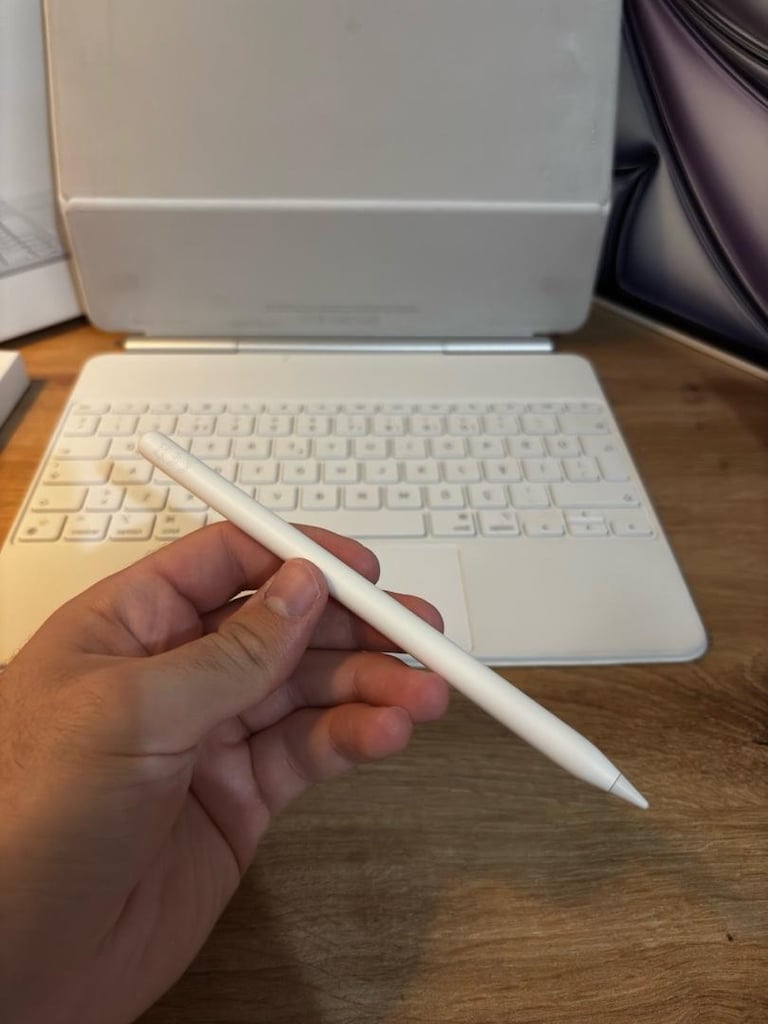 İPad Air M3 13 inç + Apple Pencil Pro + Magic Keyboard - 3