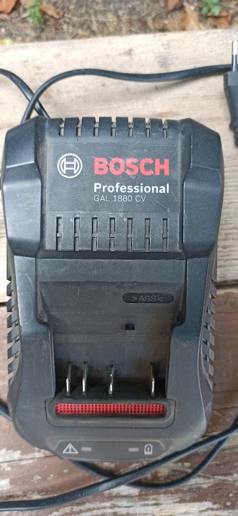 Bosch GAL 1880 CV Şarj Aleti - 2