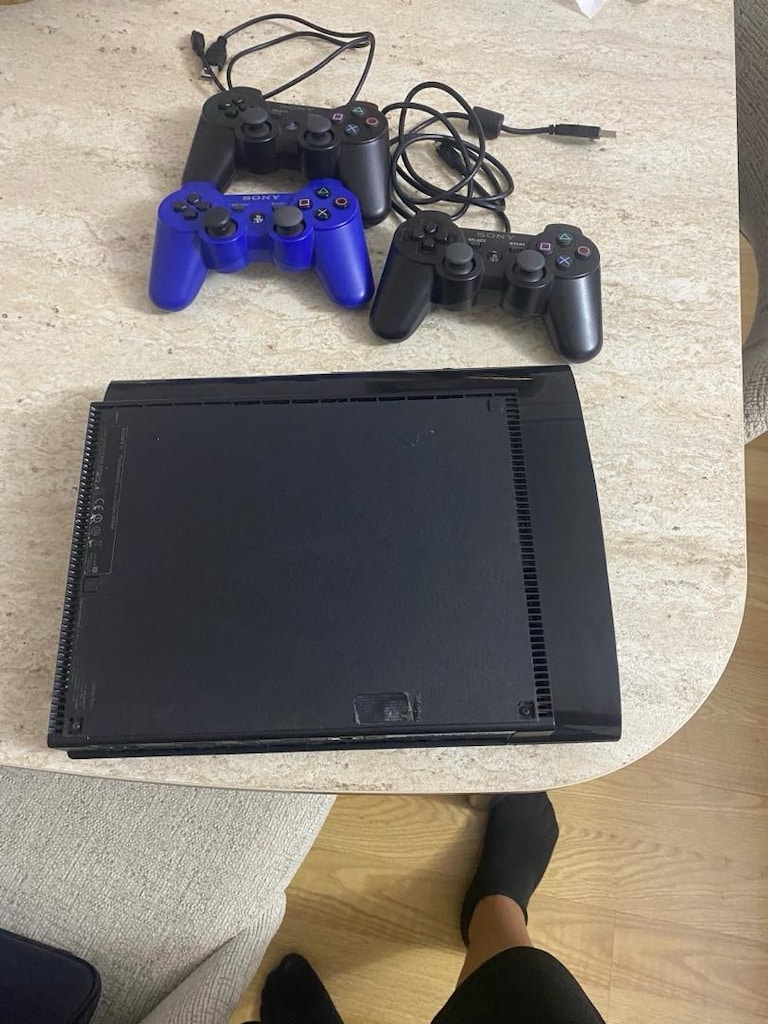 PS3 Super Slim 320 GB | 3 Sony Kol | 15 Yüklü Oyun + 8 Disk Oyun | - 4