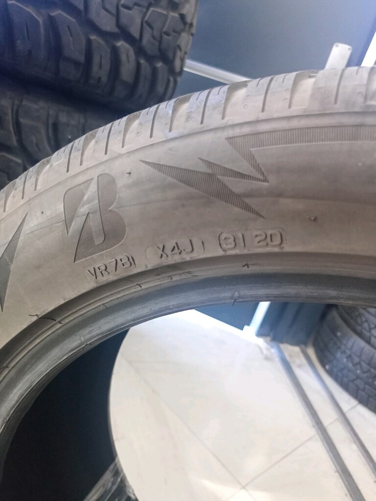 275 45 R20 Bridgestone kışlık lastik - 2