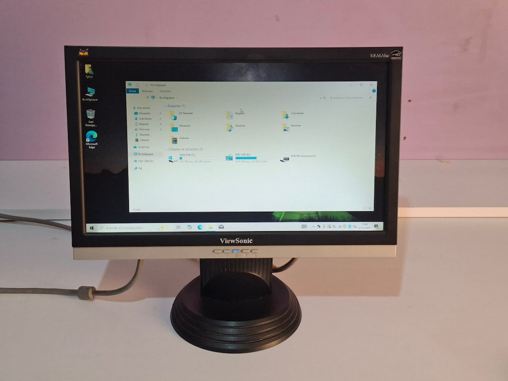ViewSonic VA1616w TFT Flat Panel 16 inç 1366x768 8ms VGA Monitör - 2