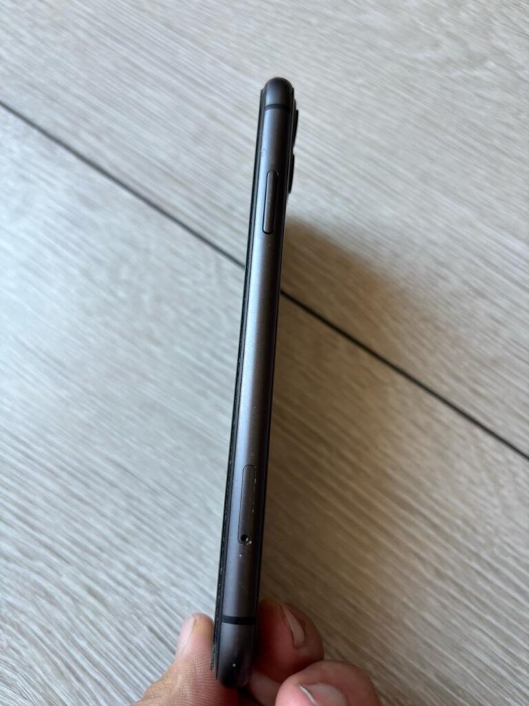 iPhone 11 - 4