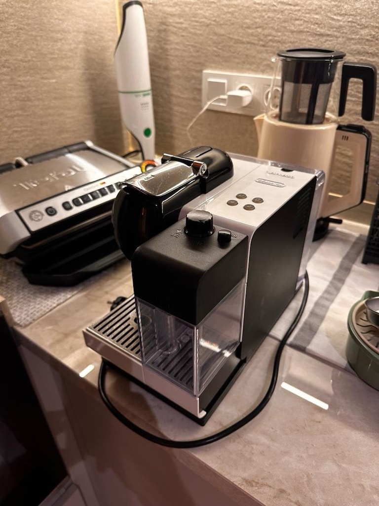 Nespresso EN520 Kahve Makinesi – Temiz ve Bakımlı