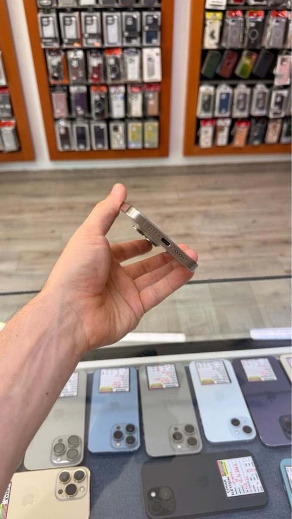 iPhone 15 Pro Max Natural Titanium 256GB - 5