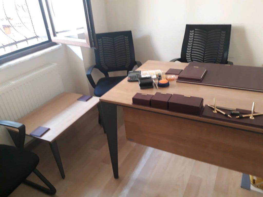 sifir hic kulanmamiş ofiss mobilyasi ve setyi - 2