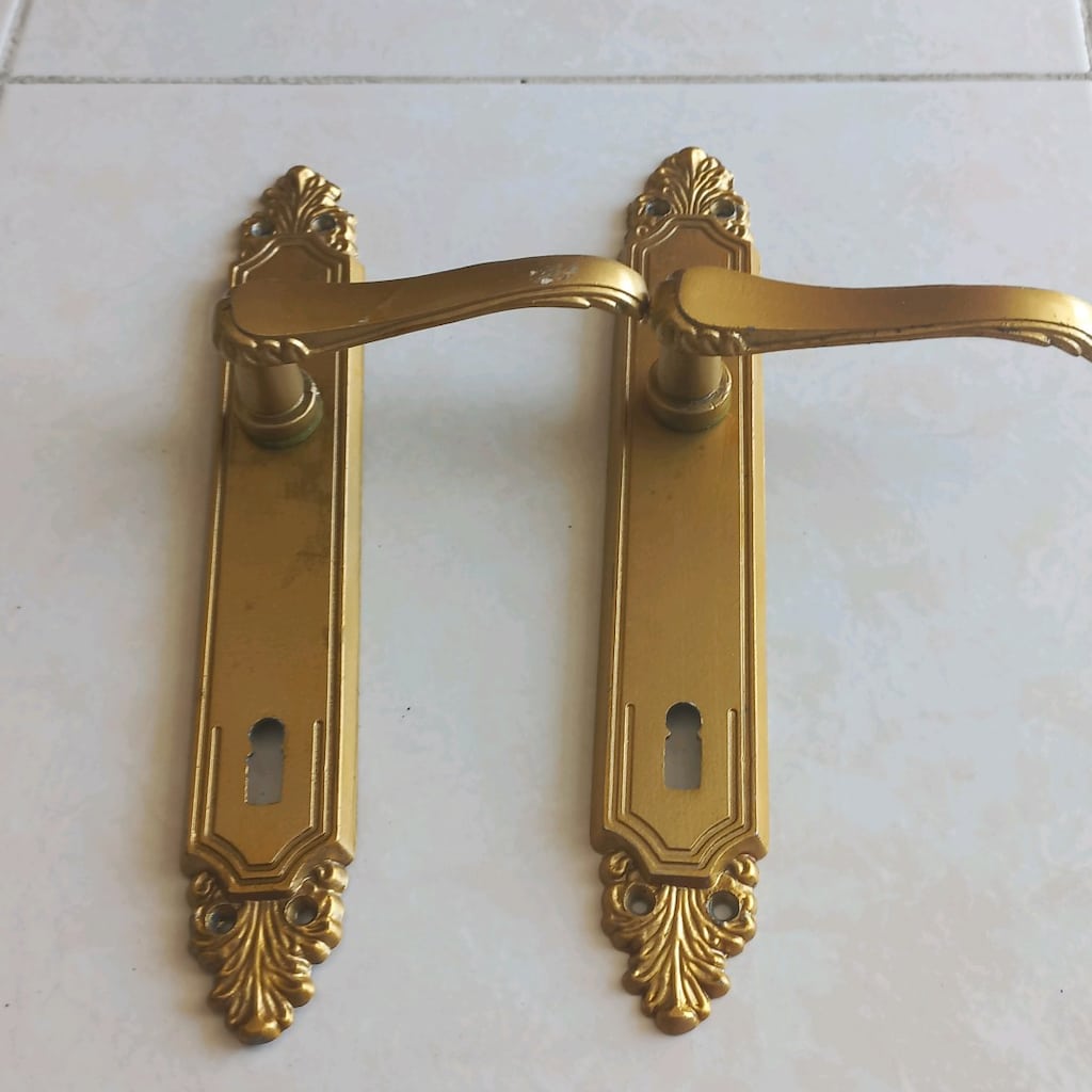 Eskilerden pirinç kapıkolu aynası - 6