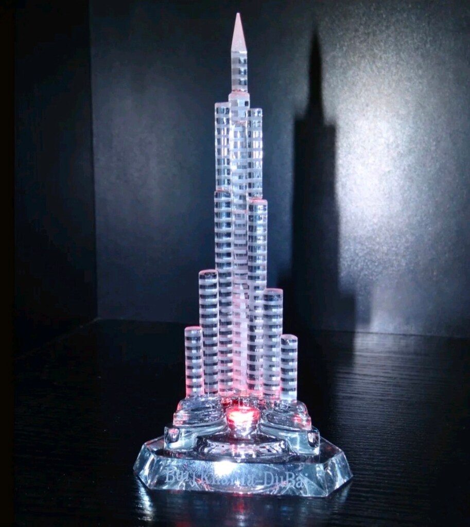 Kristal ışıklı Burç Halife Burj Khalifa. Sıfır kutusunda. Adet fiyatı - 4