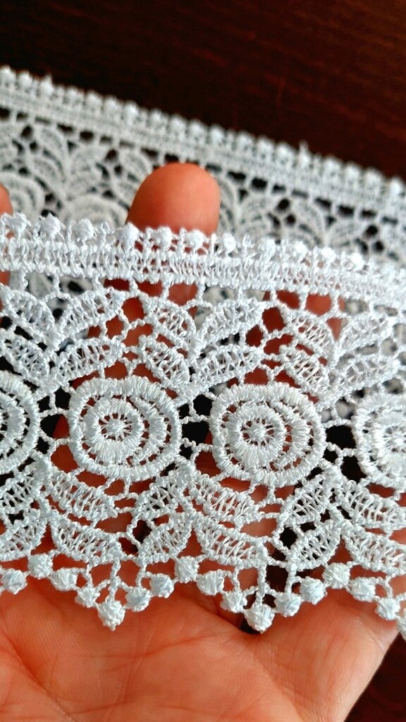 Vintage Beyaz Çiçek Motifli Gipür Dantel Şerit