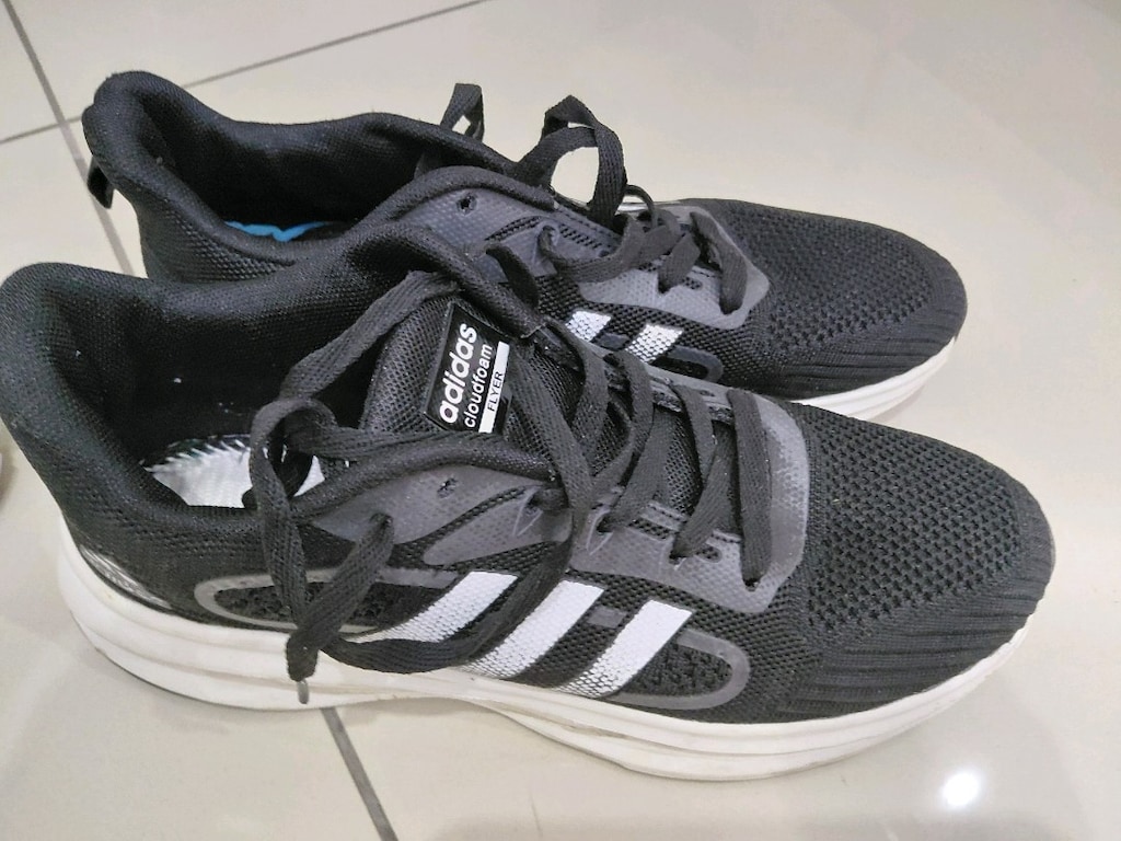 Orijinal Adidas marka spor ayakkabı 44 numara - 2