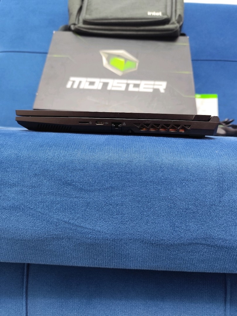 İ5 12450H + 6 GB RTX 3050 + 16 GB RAM + 512 SSD + Monster Oyun Laptop - 7
