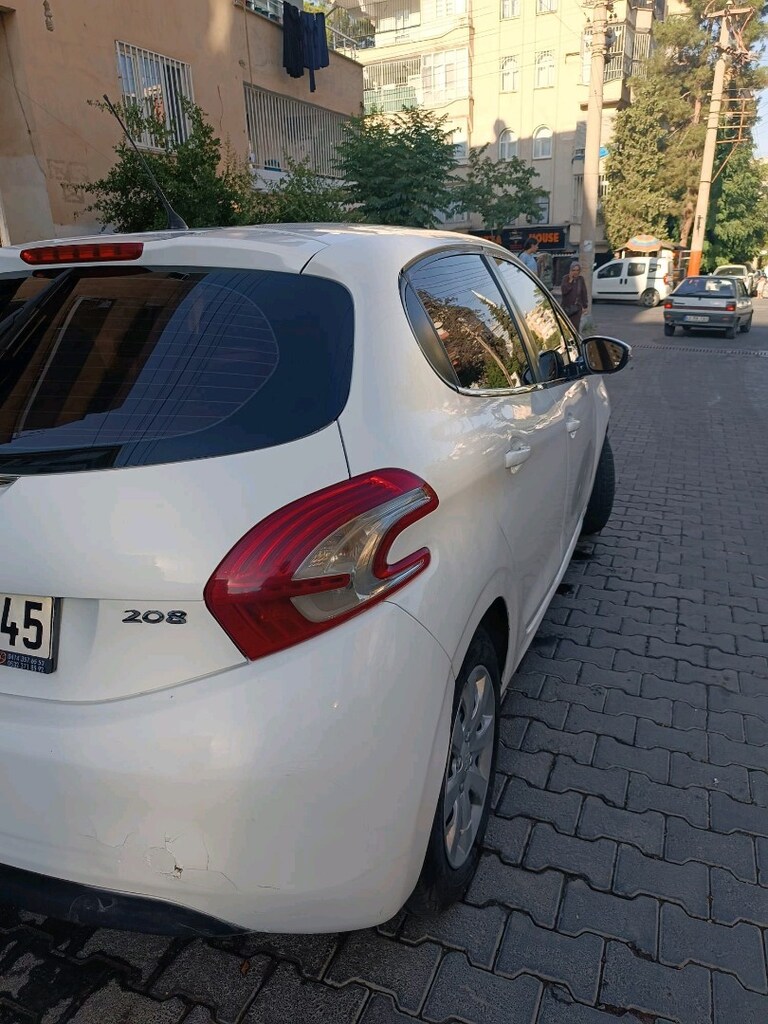 Peugeot 208 2013 - 12