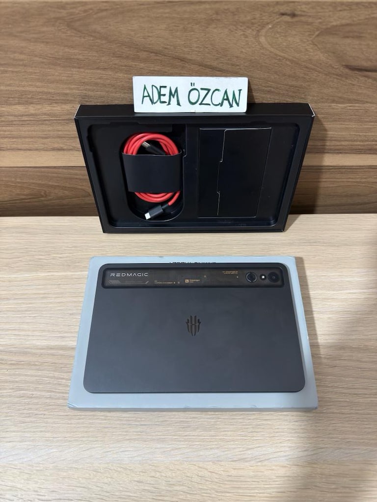 Red Magic Astra / 12 GB Ram / 256 GB Ssd - 4