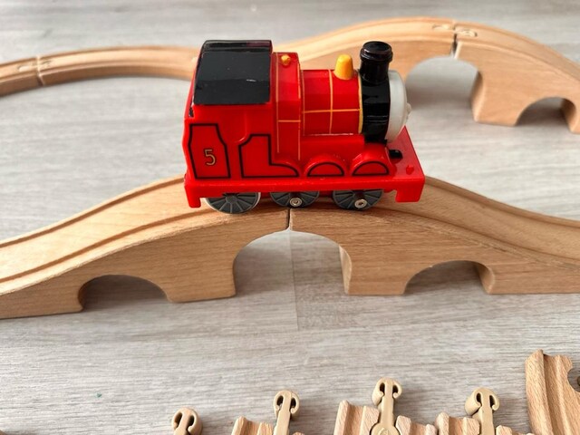 IKEA Ahşap Tren yolu+Thomas tren. Açıklamayı okuyun.Toplu indirimli
