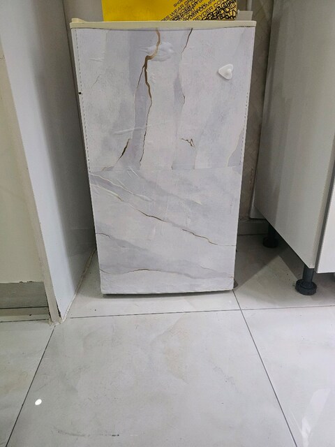 Tüm orijinalleri içeren malzemelerle satılık kadın salonu: