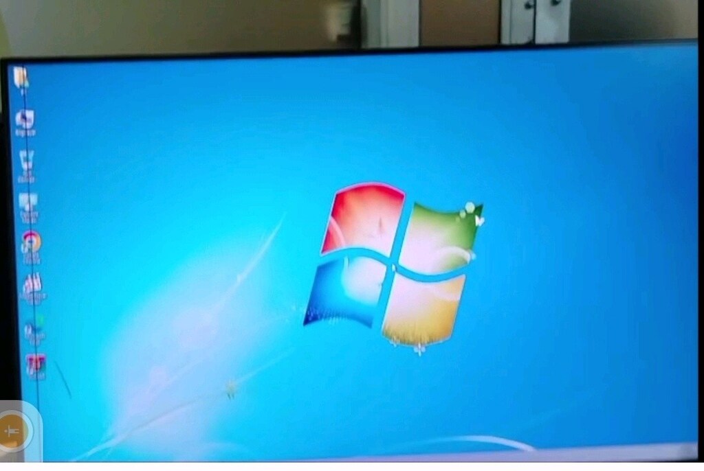 HP 24"inc hdmı VGa IPS çerçevesiz panel kenar ince cizgi var sol köşed - 5