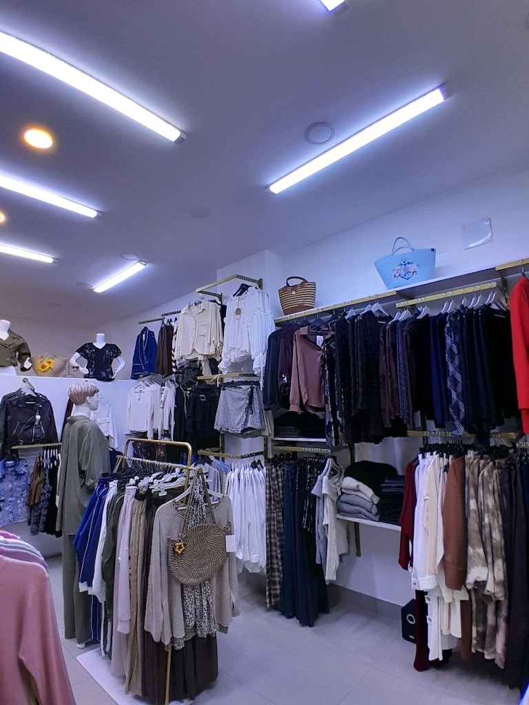Kapatıyoruz diye tüm giysiler toplu satılık - 2