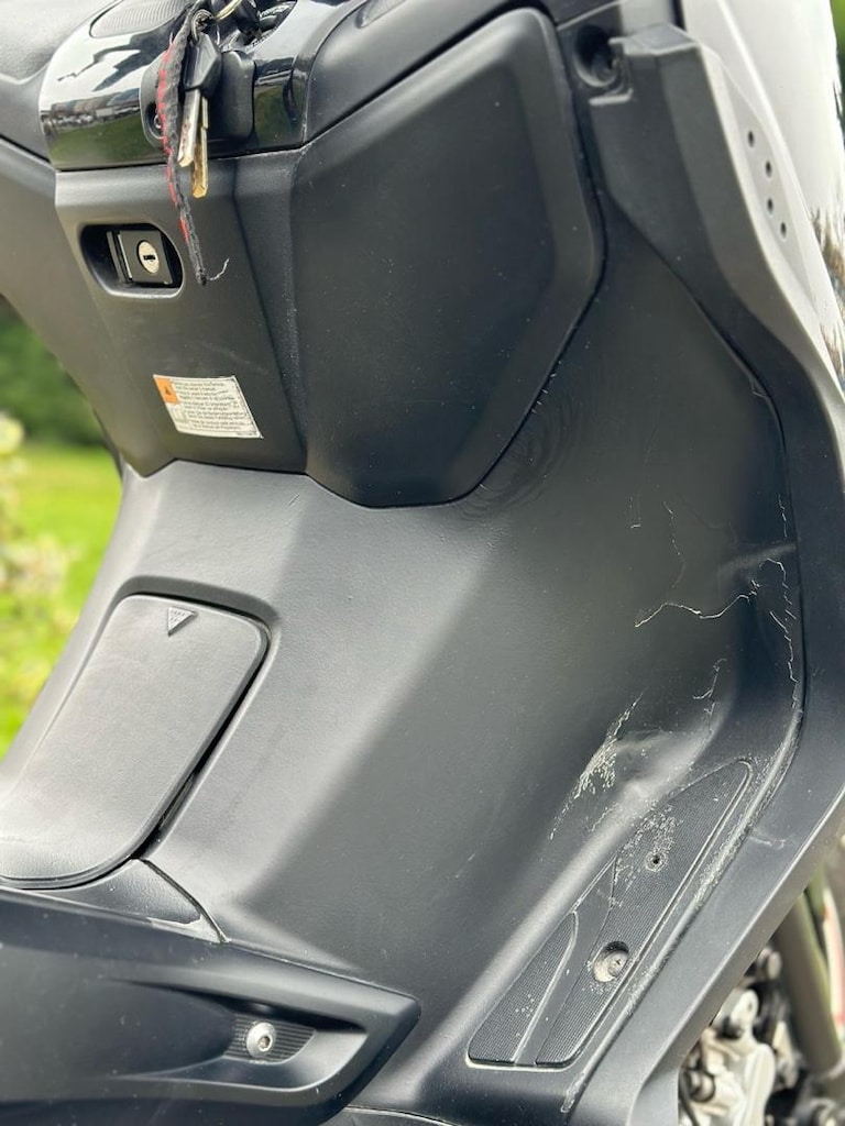 YAMAHA XMAX 250 - 14
