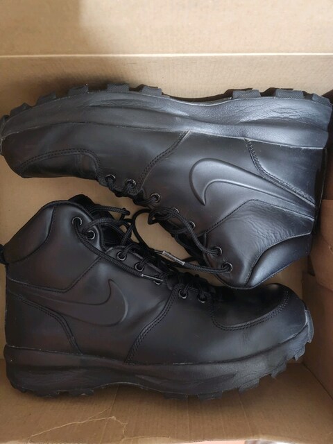 Nike Manoa Bot