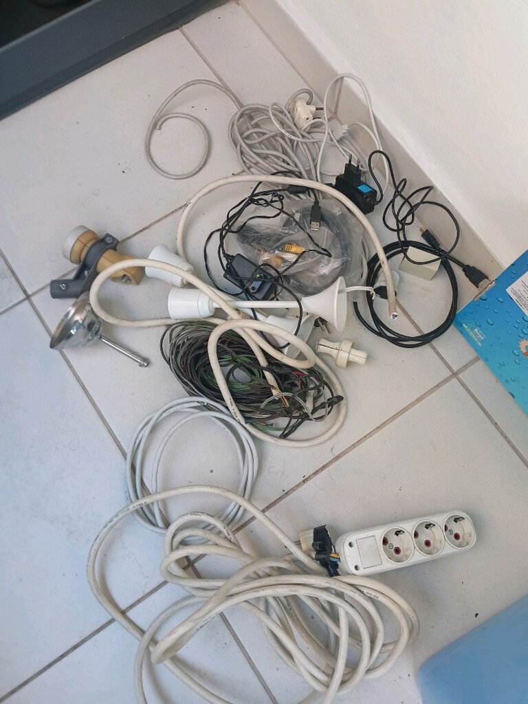 çeşitli elektrik tesisat malzemeleri - 2