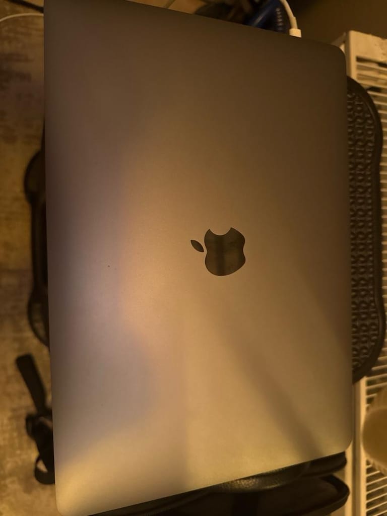 2022 macbook pro ( touch pad ) - 2