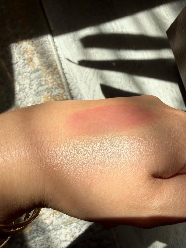 Essence Nude Göz Farı & Nivea Cherry Dudak Balmı - 7