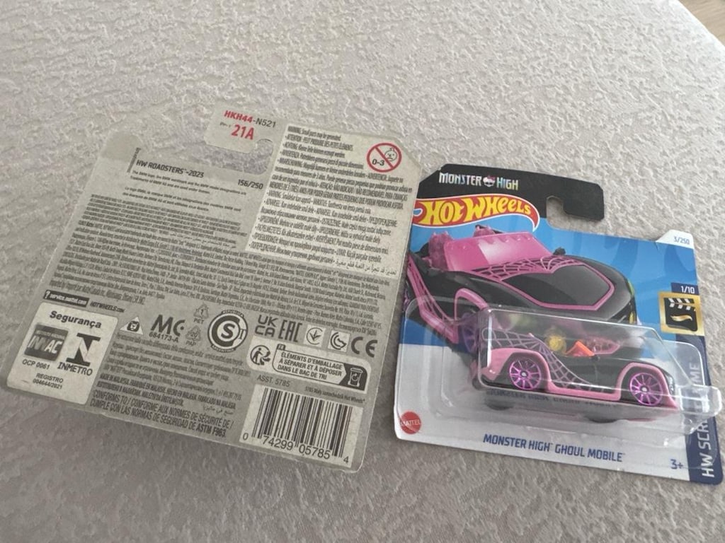 Hotwheels BMW İ8 ve Monster High - 2