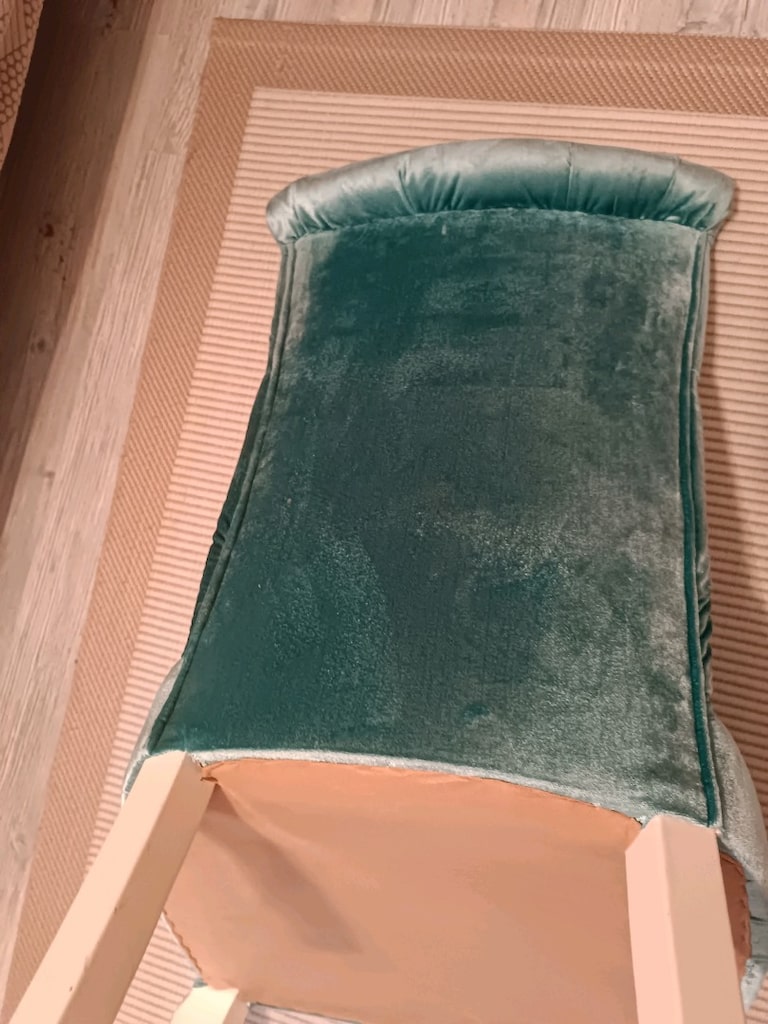 6adet temiz sandalye 2tanesinin arkası oynuyor tamir lazım - 13
