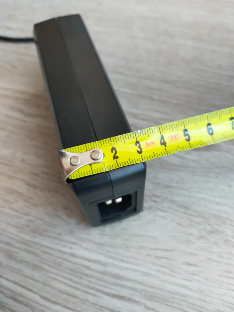 12 Volt 4 amper adaptör plastik kasa adetli vardır.. - 2