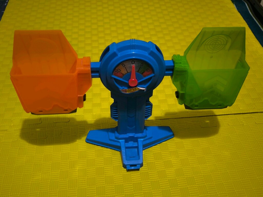 ORİJİNAL 11 ADET HOT WHEELS OYUNCAKLAR 1 -8 YAŞ ARASİ - 13