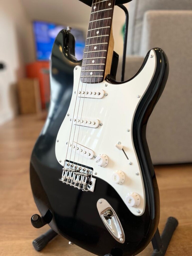 T&T SISTERS STRATOCASTER ELEKTRO GİTAR TERTEMİZ - 4