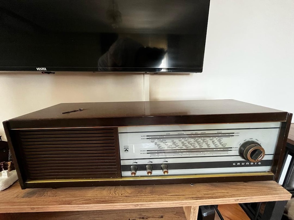 Çalışır Durumda Vintage Grundig Ahşap Kasa Analog Radyo