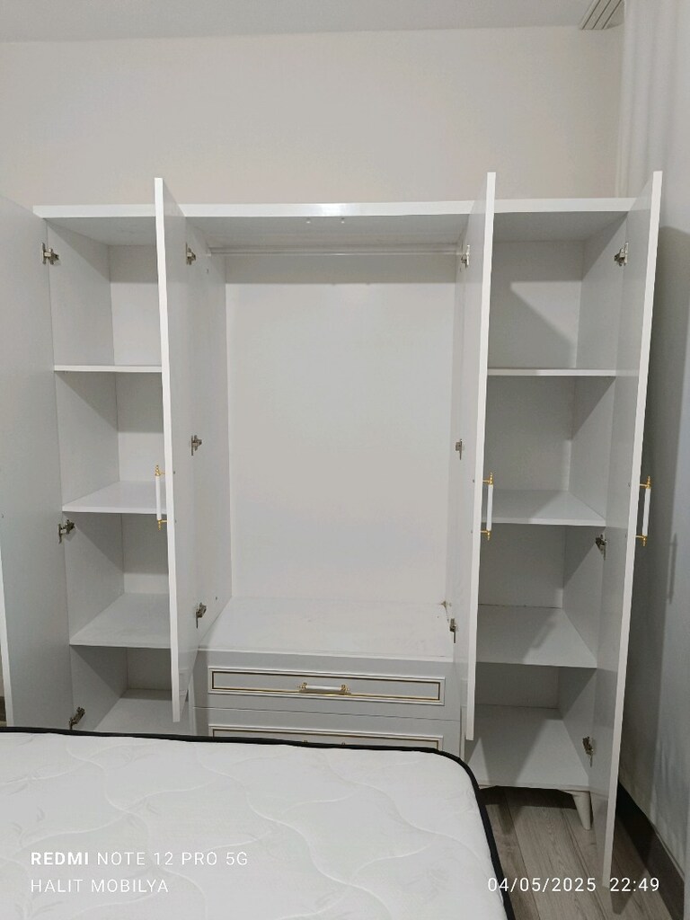 4 kapalı aynalı elbise dolabı - 2