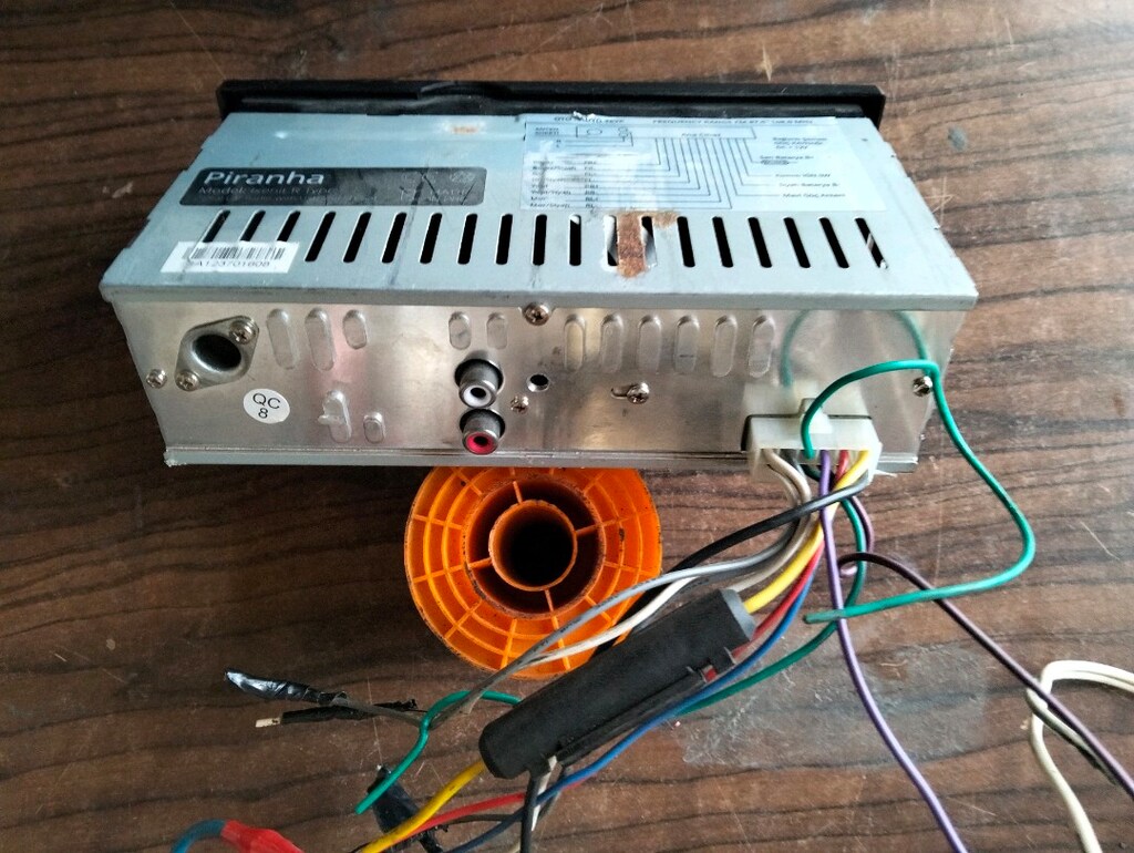 montaj dahil 2.el çıkma oto teyip USB aux radyo amfi çıkışlı dir - 4