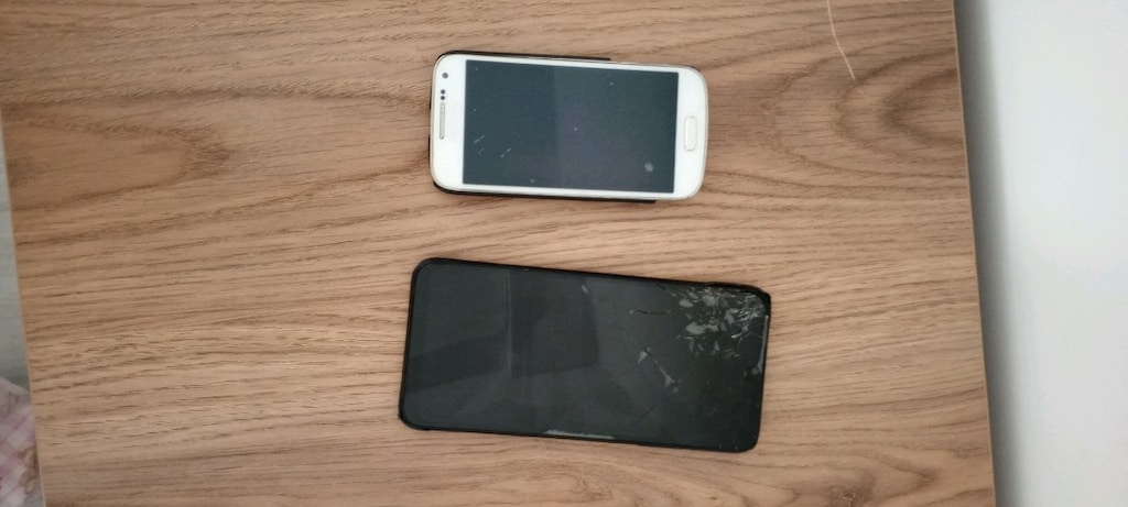 Siyah Akıllı Telefon - 3