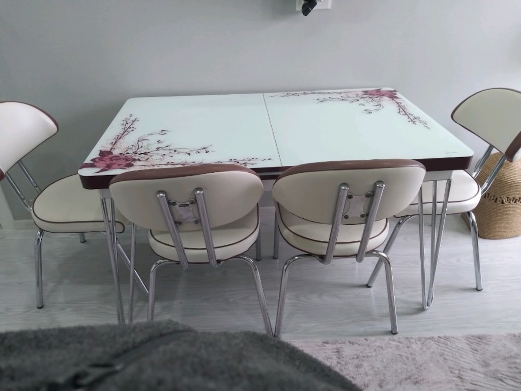 Beyaz Desenli Yemek Masası ve Sandalyeler - 3