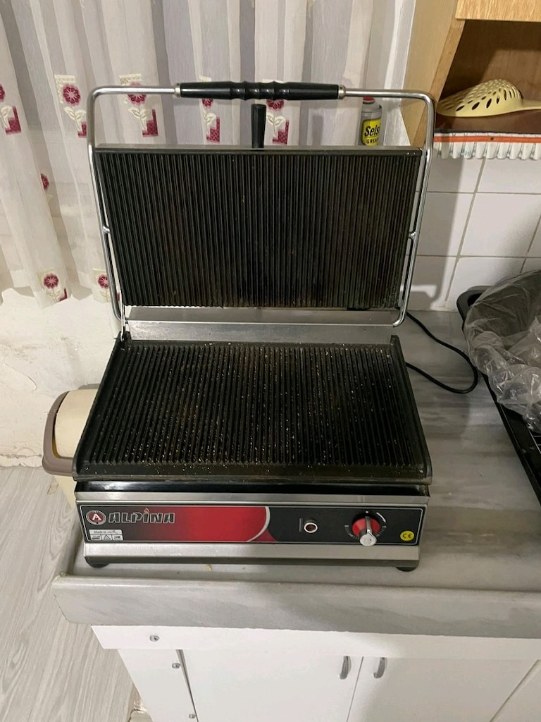 Temiz Alpina Sanayi Tipi Döküm Tost Makinesi - Sadece 3 Ay Kullanıldı! - 2