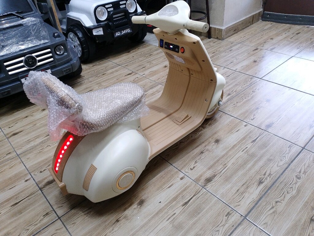 İNCİ AKÜLÜ ARABA (SIFIR) 12V KUMANDALI VESPA MOTOR - 8