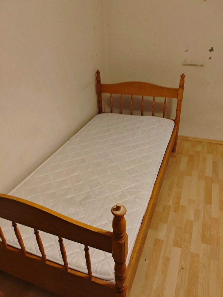 Ahşap karyola ve yatak - 2