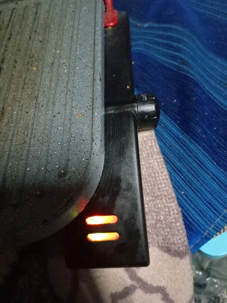 KORKMAZ MARKA BÜYÜK BOY TOST MAKINESI VE GRIL ISITMA YAPMIYOR - 3
