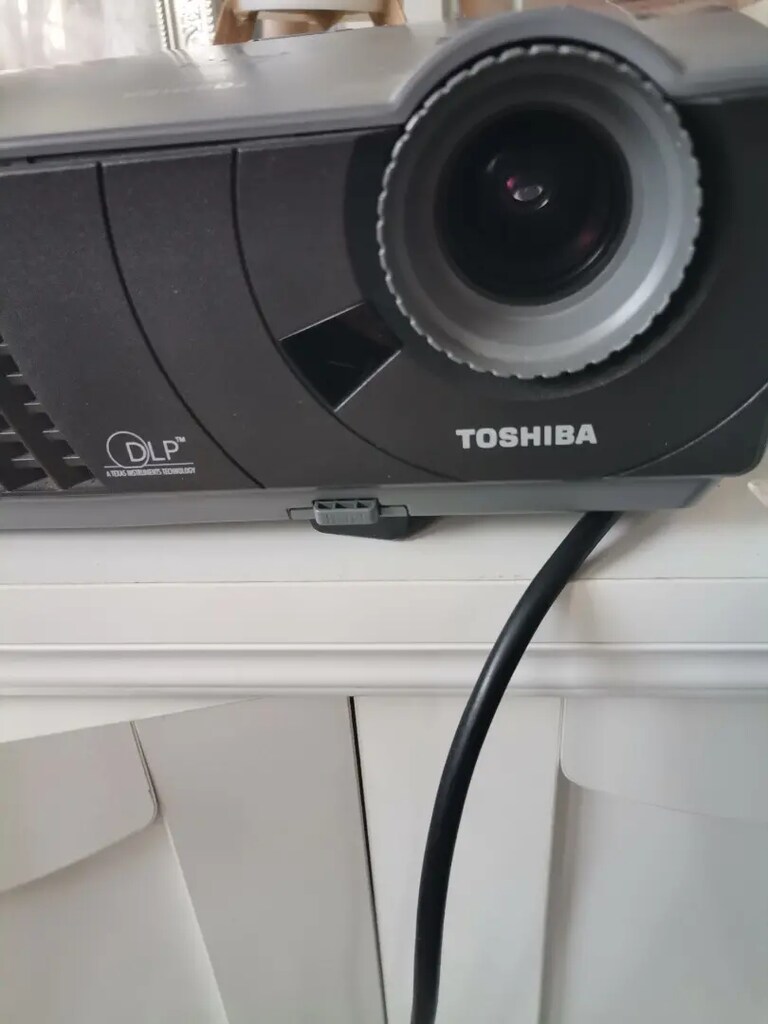 Toshiba Projektör - 2