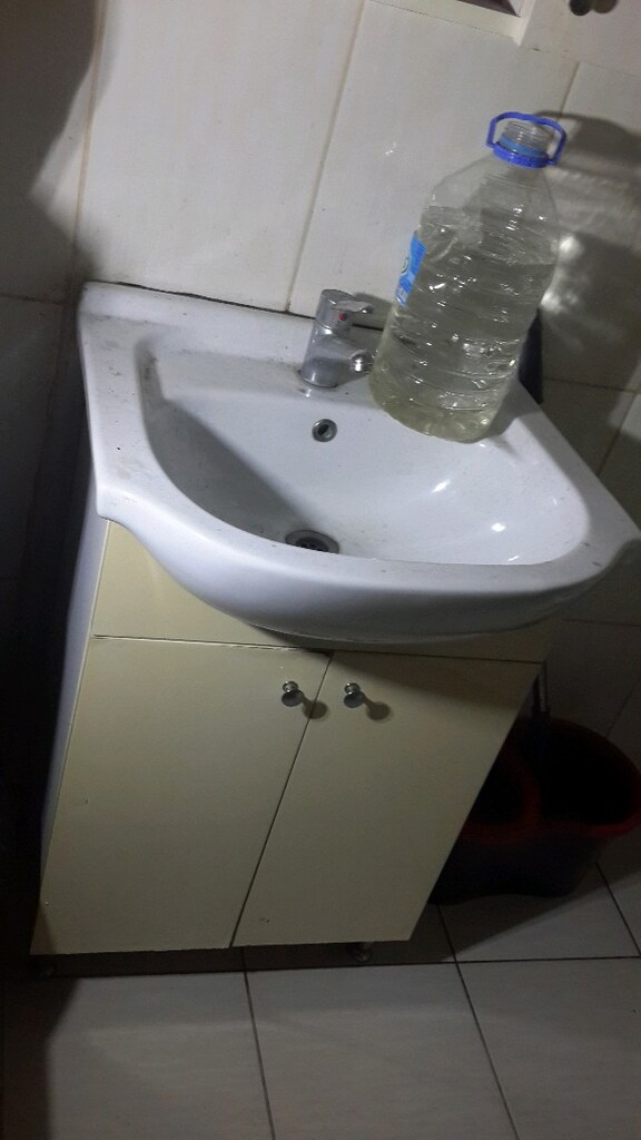 Duşakabin ve pistonlu musluklar banyo el yüz dolapları ile - 4