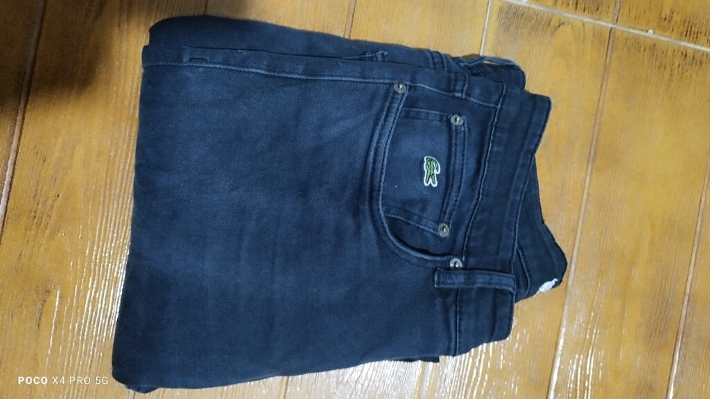 #Lacoste Jeans  pantolon..Solgunluk var ve lekeli..Eni çekilince 43 - 5