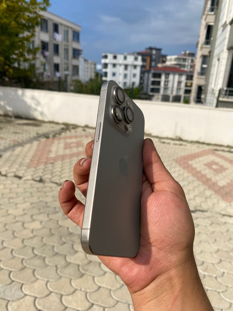 İPHONE 15 PRO ÇİFT FİZİKİ SİM BAYANDAN KUTULU 128 GB - 6