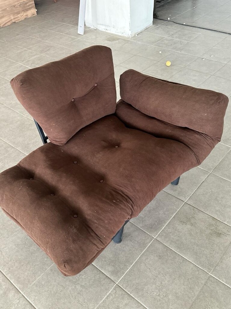 KENARLARI AÇILABİLİR METAL KOLTUK - 2